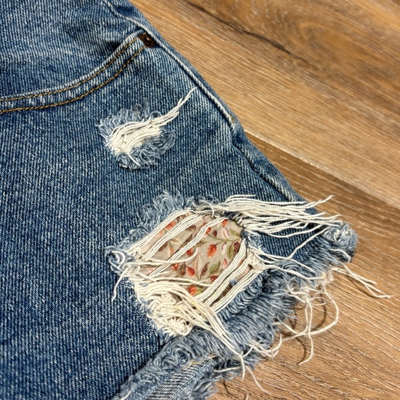Levi’s Vintage Distressed Reworked Shorts - Picture 6 of 10